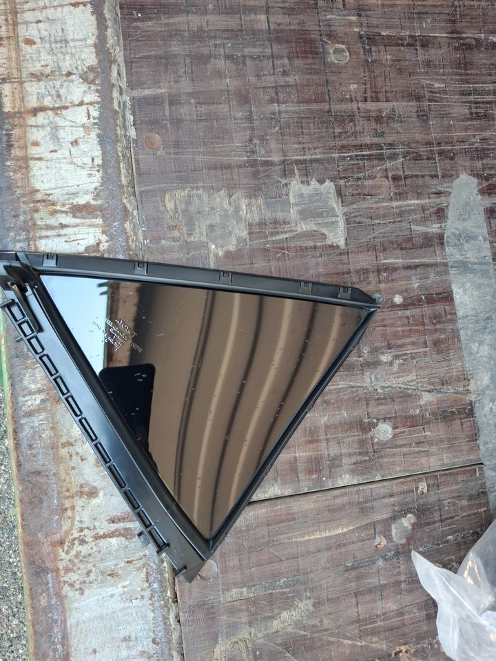 Toyota Corolla 2017 lado del conductor cuarto trasero ventana de vidrio Foto 4 de 4