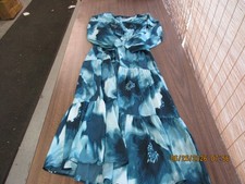 NWOT SIMPLY VERA VERA WANG SIZE SMALL PETALS LONG SLEEVE FULL LENGTH DRESS