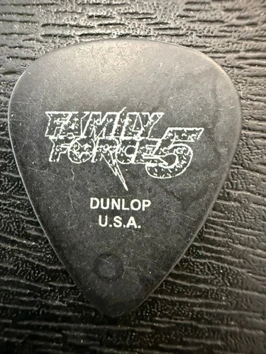 FAMILY FORCE  5   /  TOUR  GUITAR PICK