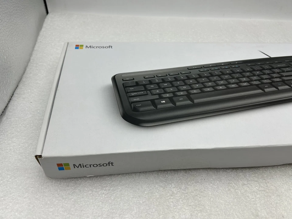 NEW Microsoft Wired Keyboard 600 Black (Model 1576) Factory Sealed FREE S/H - Image 2 of 4