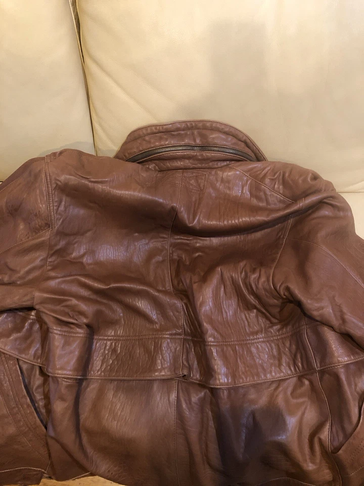 Casaco de couro vintage anos 90 Saks Fifth Avenue comprimento 3/4. - Imagem 3 de 4