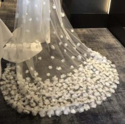 Brautschleier Hochzeitsschleier, Luxus 3D Blumenschleier, Blütenblattschleier mit Kamm Handarbeit