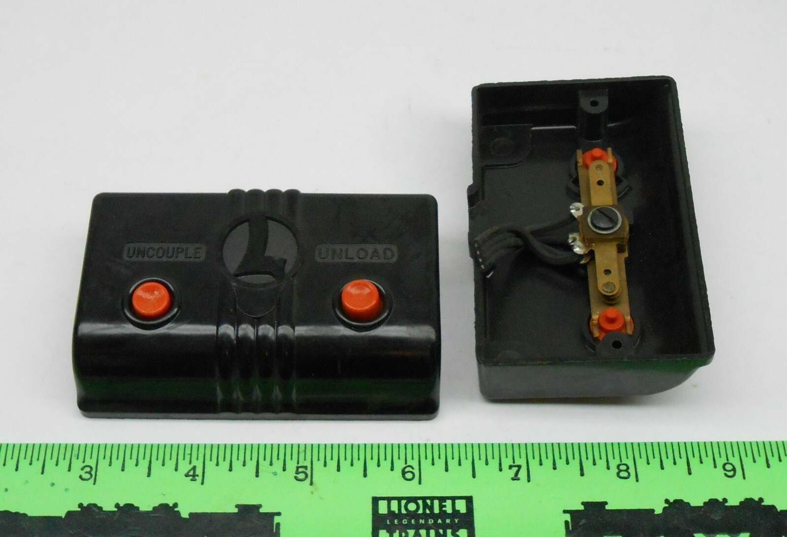 Lionel UCS-40 Wireless Remote Control Track Controller with Uncoupler and Load Feature - 2 Pack