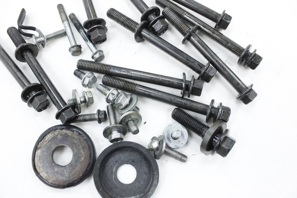 2005 年 HONDA CBR600RR 原始设备制造商 CYLINDER 头部 MISCELLANEOUS BOLTS 硬件套装 — 第 2/4 张图片