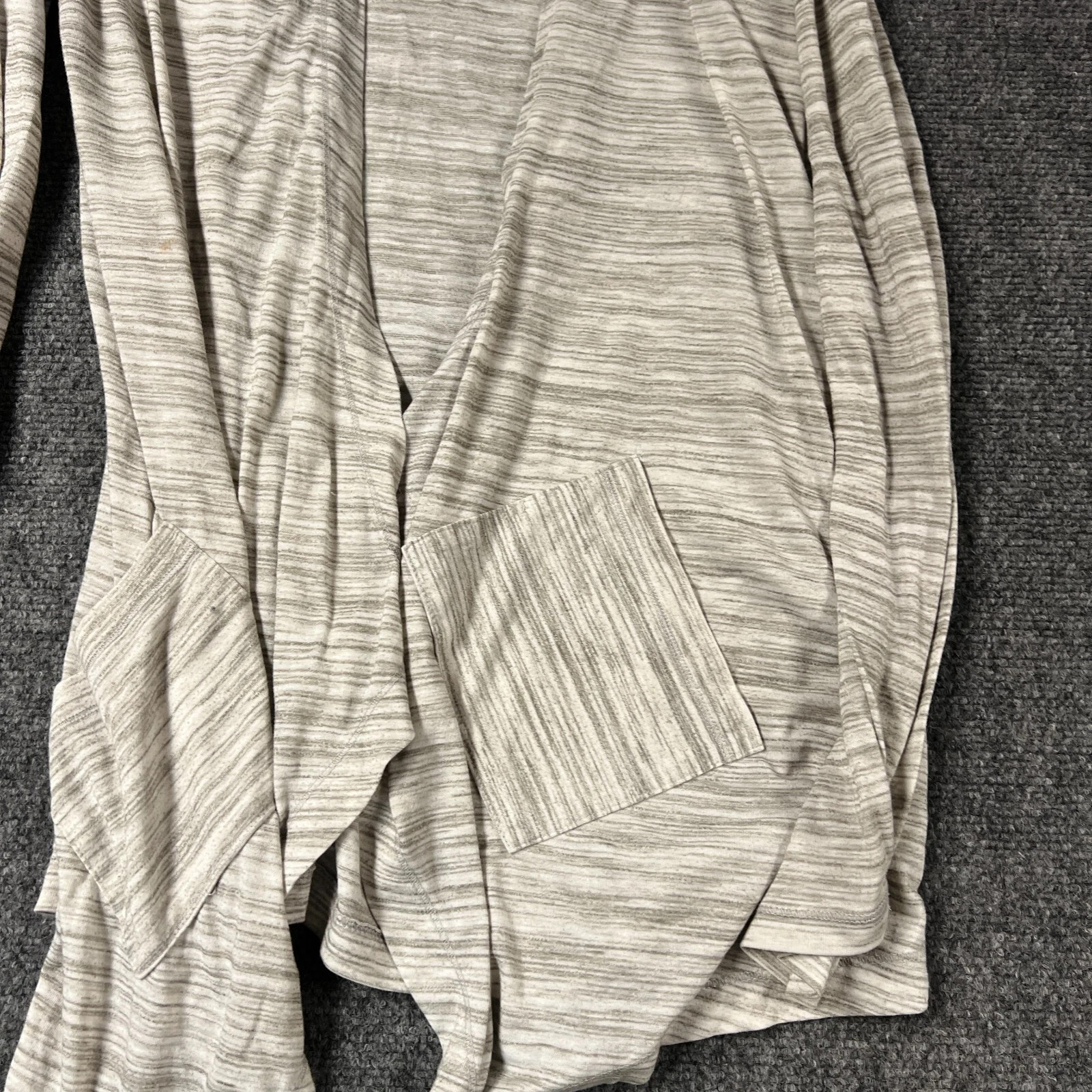 UNDERCOVER Felpa con cappuccio Secret Treasures donna piccola grigio chiaro leggera usata in ottime condizioni