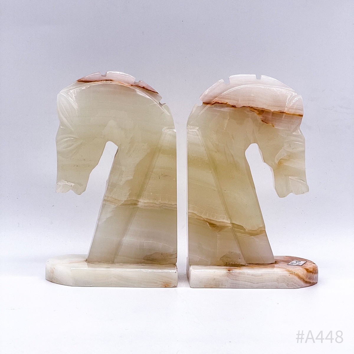美石　瑪瑙？ 乳灰色と煤黒の瑪瑙No356 展示中 in Museum of joyheart_1961