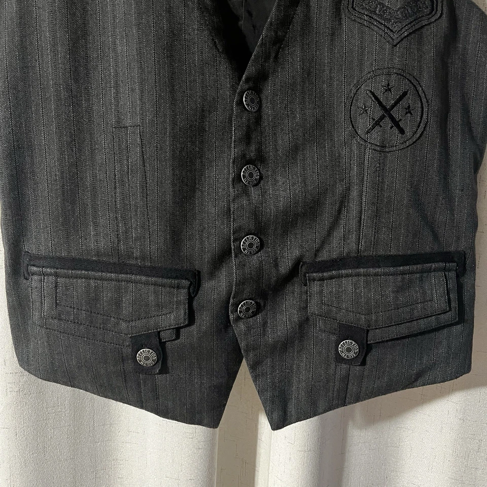 Chaleco Affliction Negro Premium Cintura Abrigo Pequeño Rayas Gris Botón Bordado Foto 2 de 4