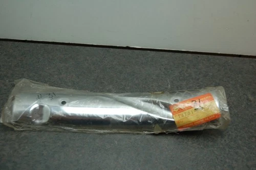 COVER, MUFFLER RH