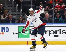 Alex Ovechkin Passes Gretzkys Goal Record 895 Washington Capitals 8x10 NHL Photo
