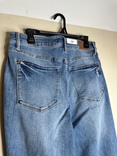 Jeans JUDY BLUE desgastados tiro alto control abdomen pierna recta 16 W nuevos con etiquetas - Imagen 10 de 10