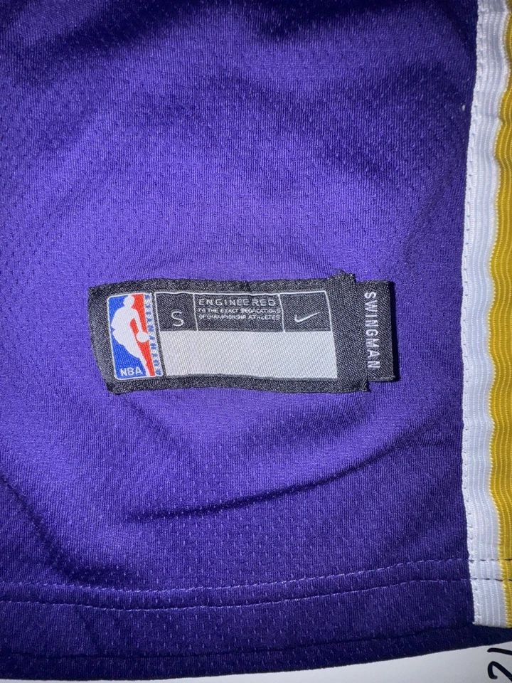 Lakers LeBron James Nike Púrpura #23 Swingman S Kobe Bobblehead & Carmelo FLUX Foto 3 de 4