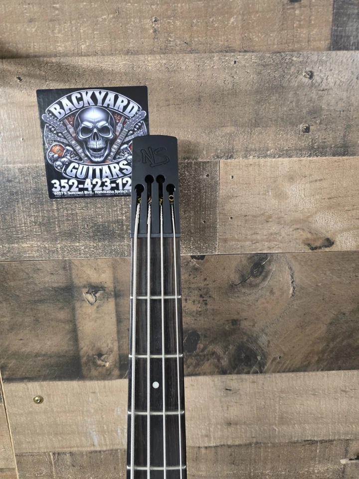 NS Design WAV4 Radius Bass Guitar White with Case - Image 3 of 4