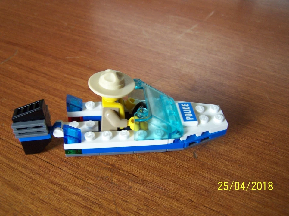LEGO City 30017 Police Boat, photo 2 sur 3