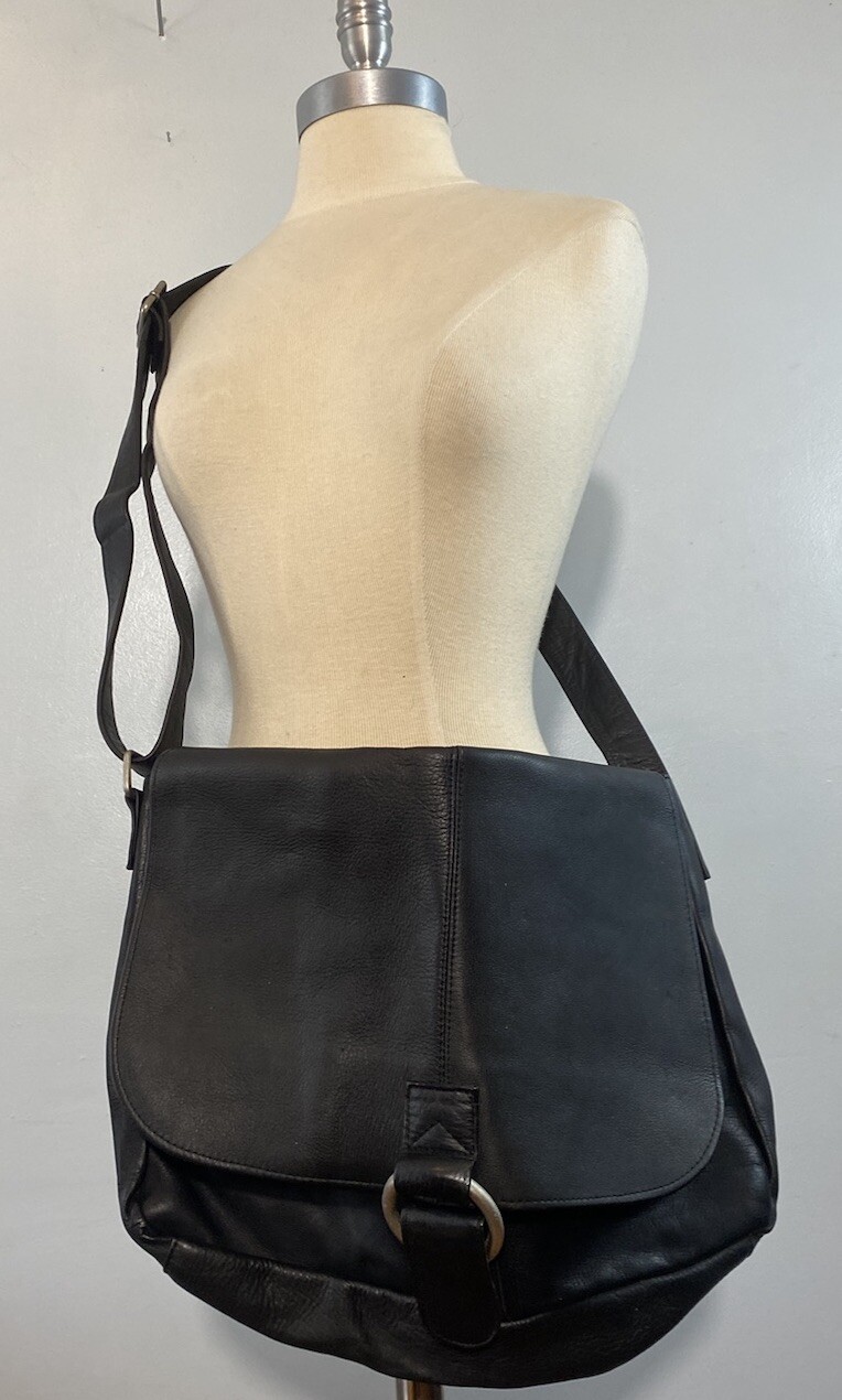 David King Boston Women&rsquo;s Black Messenger Bag 16x12