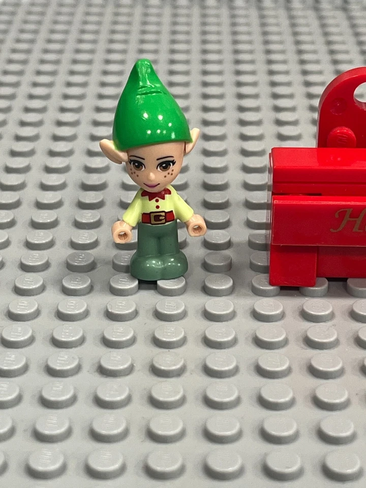 LEGO Minifigure Santa Claus + Elf + Happy Holiday Magnet : All included - Image 3 of 4