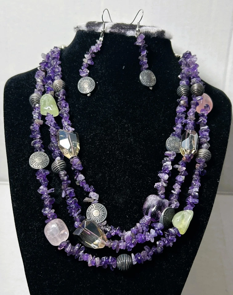 Conjunto de collar y pendientes multi hebra cuentas plateadas amatista y cuarzo Foto 4 de 4