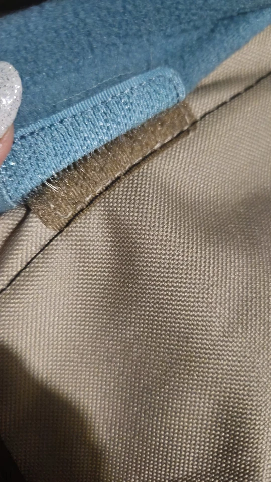 Asiento de coche Kurgo Rover Heather Booster para perros pequeños mantiene a las mascotas seguras en el coche Foto 3 de 4