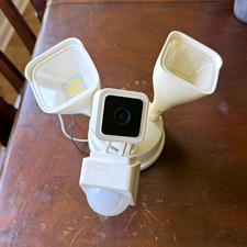 Wyze WYZECLF1 Hardwired Outdoor 2-Light LED Floodlight Cam Motion Sensor White