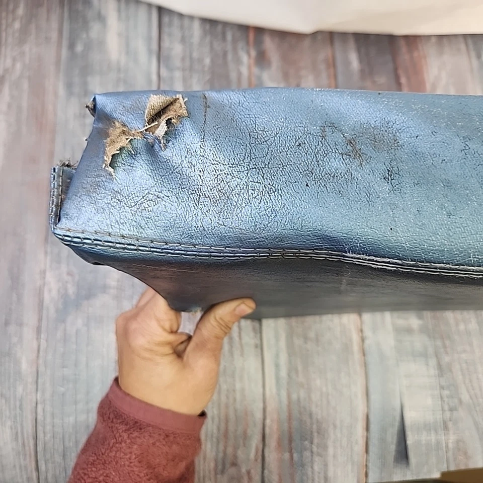 Oldsmobile Cutlass F85 1963 2 puertas LH azul vinilo cuarto trasero reposabrazos inferior moldura Foto 3 de 4