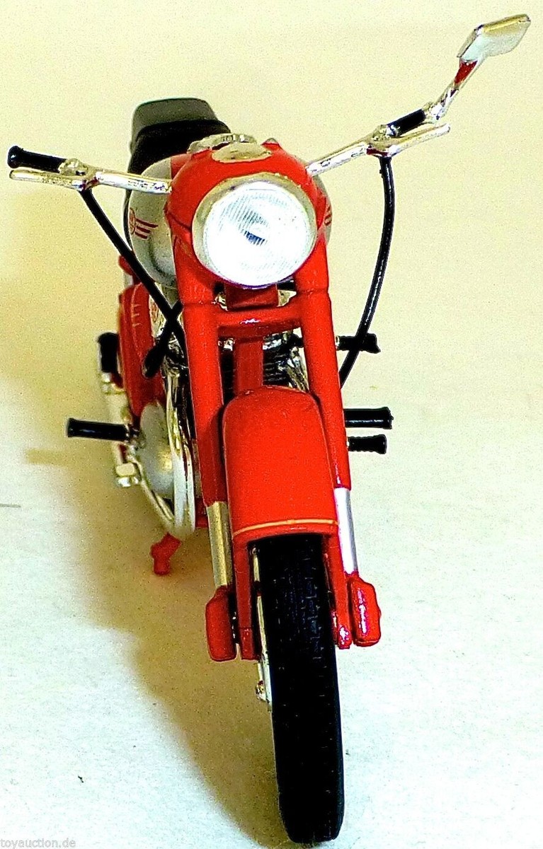 Ixo Jawa 500 DDR-Motorradmodell 1:24 – Inkl. Individuellem Wunschkennzeichen, Ca. 9 Cm
