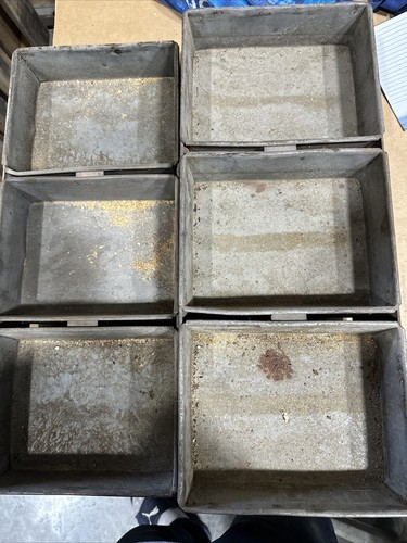 Ecko Chicago 11-34 3 On pan. Dimensions of wells Are 8 7/8x7x2 3/8 Lot of 5