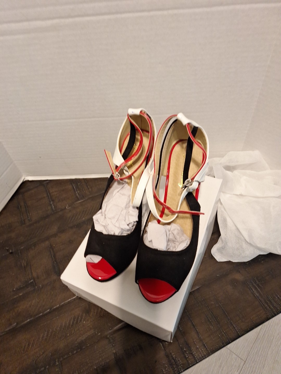 Black Red Bow Heels Size 9 EU41 New in Box