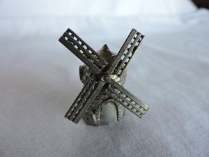 Windmill Pewter Thimble with Rotating Blades