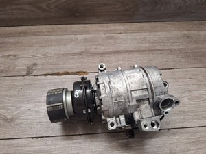 VW T5 Multivan Behr Hella Klimakompressor  8FK351110-911  (7H0820805F)