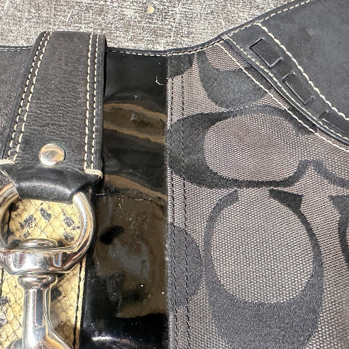COACH F06K-10260 SIGNATURE BLACK CANVAS PYTHON STRIPE COACH F06K-10260 SIGNATURE BLACK CANVAS PYTHON STRIPE