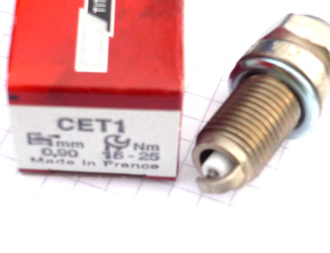 1 original CHAMPION CET1 EON Titan spark plug NEW in BOX