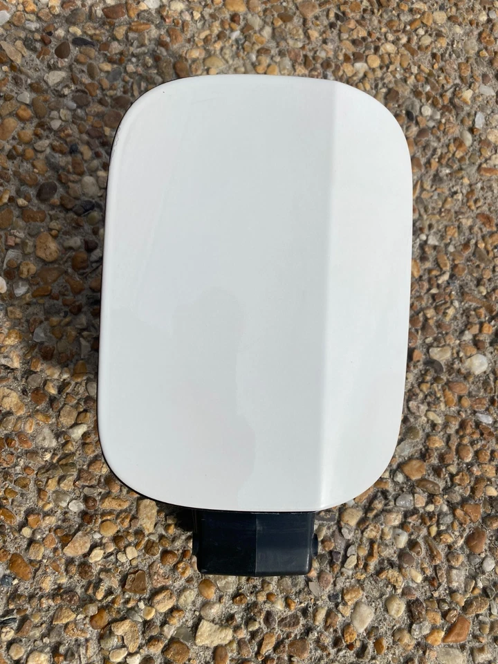 VW JETTA 2011-2018 llenador de combustible puerta del tanque de gasolina en blanco caramelo OEM diésel Foto 2 de 4