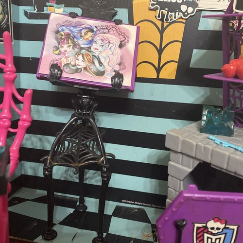 2013 Monster High Art Class Studio Deluxe HS - Furniture/ Backdrop/Accessories - Picture 4 of 6
