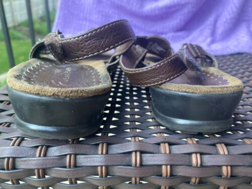 Wear Ever Sz 8 Women's faux leather Comfort Sandals - Picture 3 of 6