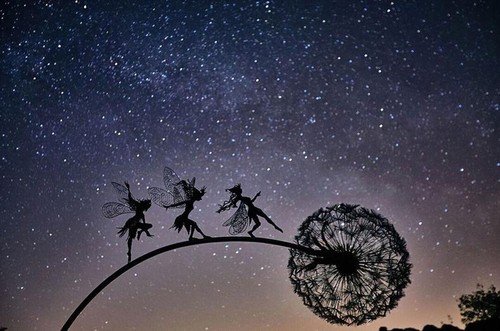 Statua da giardino fate e tarassaco danzano insieme metallo prato paesaggio decorazione - Foto 9 di 20