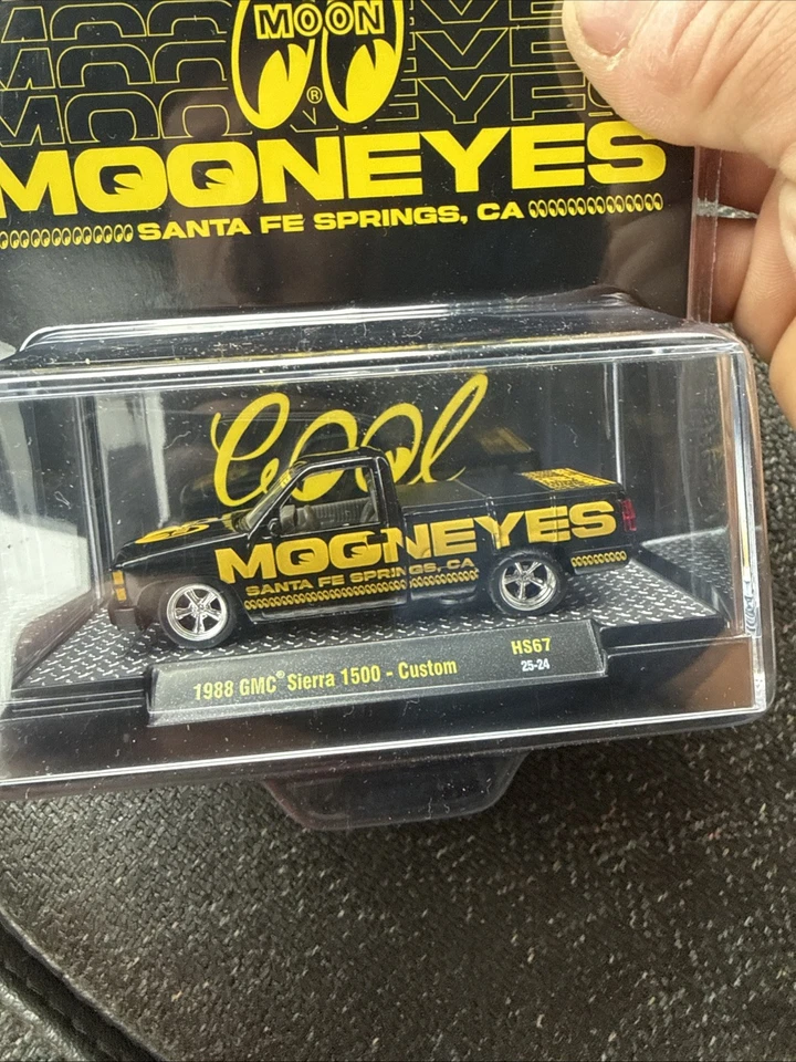 M2 Machines 1:64 MOONEYES 1988 GMC Sierra 1500 Custom Limited 1/4400 Hobby - Image 3 of 3