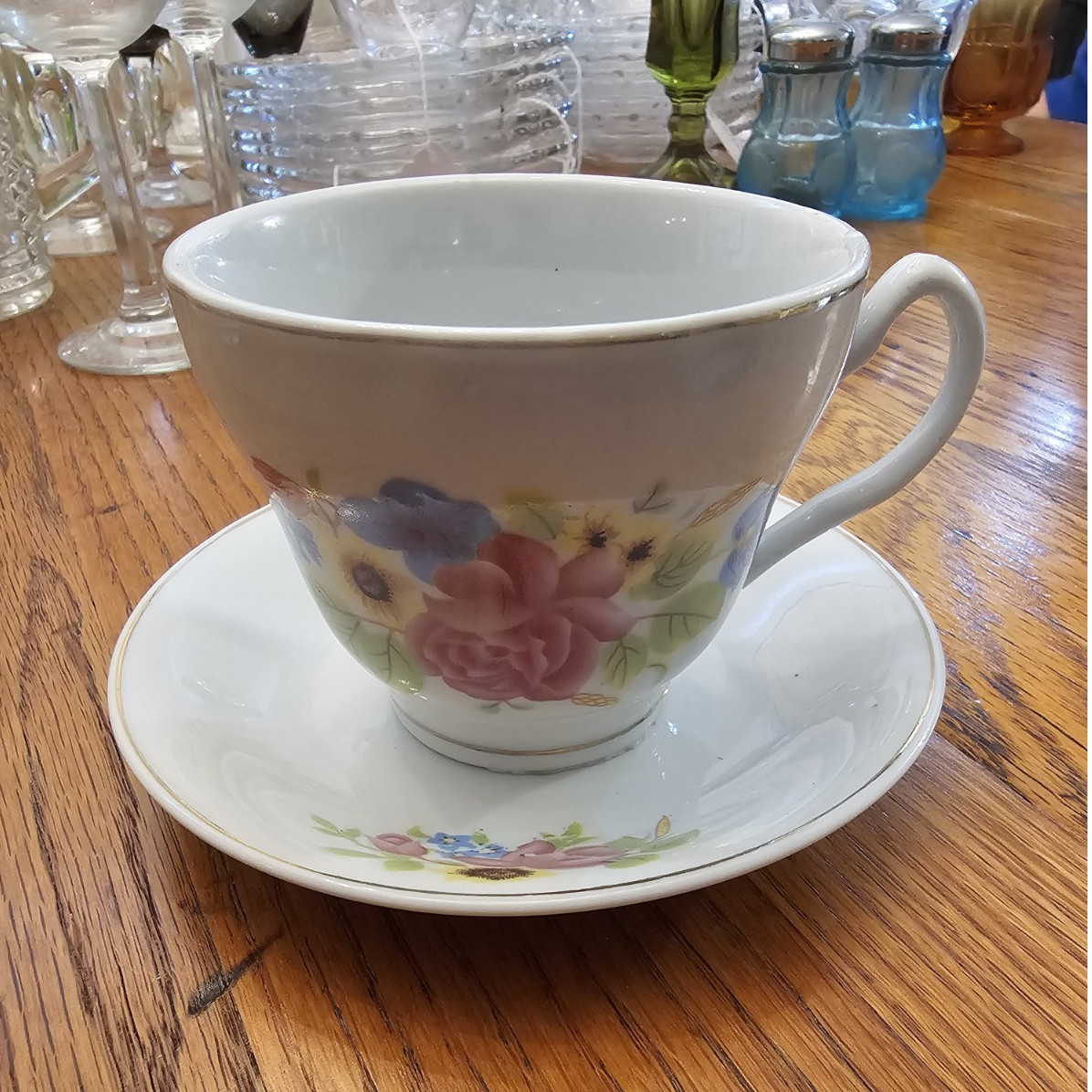 White Floral Ceramic Cup & Saucer Set, Gold Trim, 2-Piece Glossy Round