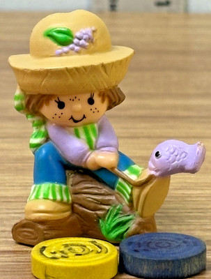 Strawberry Shortcake Huckleberry Pie Fishing 2nd Ed. 1982 Mini Figure GDJ-P-44