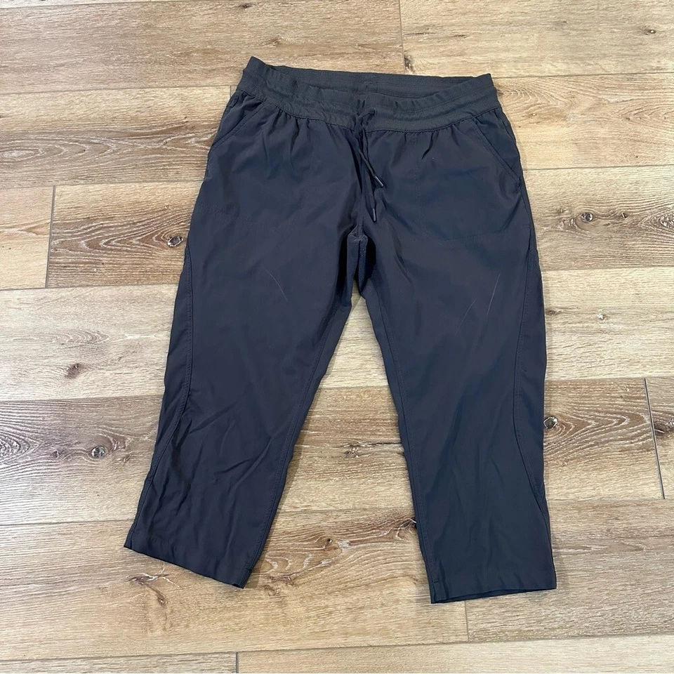 Pantalones para mujer The North Face recortados gris oscuro Dri-Fit talla XL GUC Foto 2 de 4