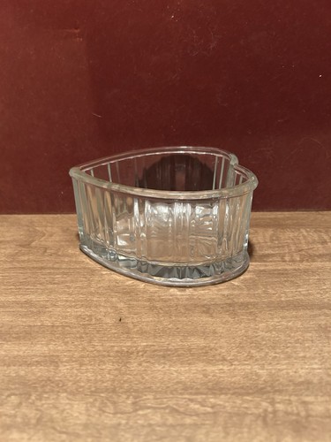 Baratija/plato de caramelo vintage de vidrio en forma de corazón - Imagen 3 de 9