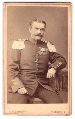 Fotografie A. H. Burdorf, Hildesheim, Neue Osterstrasse 10, Major im Waffenrock 