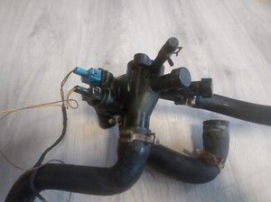VW Golf 2 Zylinderkopf Thermostat Kühlwasseranschluss Schläuche  NZ 030121117 EF
