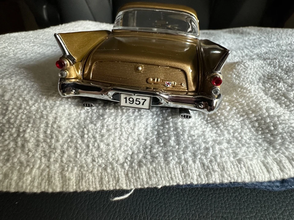 Danbury Mint 1957 Studebaker Golden Hawk 1/24 Scale - Image 4 of 4