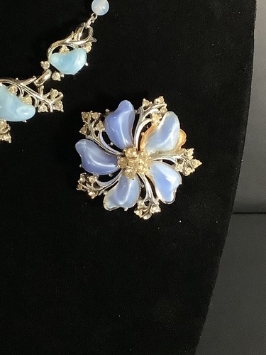 Vintage Coro 2pc Blue Baby Tooth Stone Necklace & Brooch Set READ - Picture 2 of 13