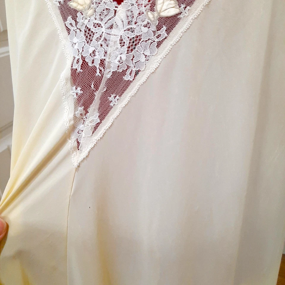 Camisón Vintage Lucie Ann Amarillo Negligee Chantilly Encaje Pequeño Nylon Cuello en V Foto 4 de 4