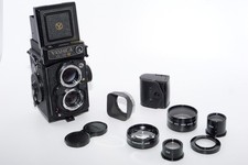 Yashica Mat-124G 6x6cm tlr film camera. 80mm f3.5 Lens. Lenses  Hood. MINT 
