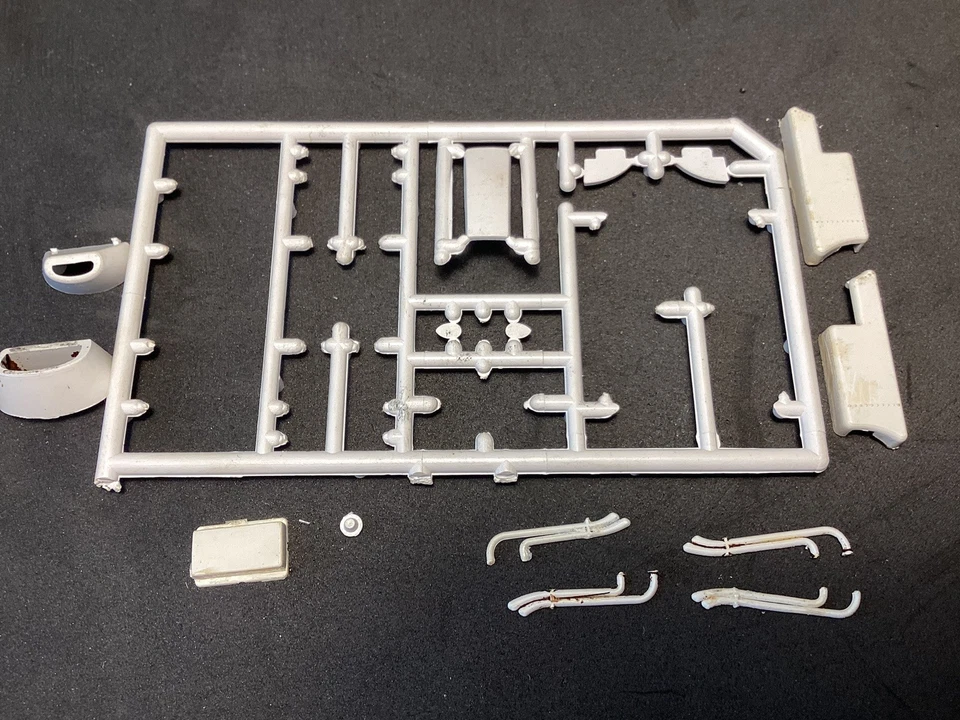 ATLAS HO FERRARI LANCIA F1 SPRUE AÑOS 60 PIEZAS ALGUNAS NUEVAS ALGUNAS USADAS COMPLETAS RARAS A Foto 3 de 4