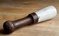 Antyczny popychacz apteczny (drewno i ceramika) 23cm