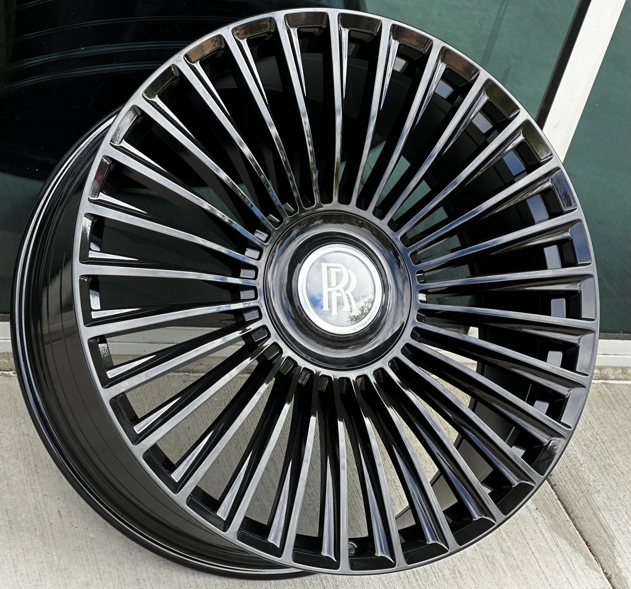 24” FF02 GLOSS BLACK FLOW FORGED WHEELS RIMS FOR ROLLS ROYCE CULLINAN GHOST