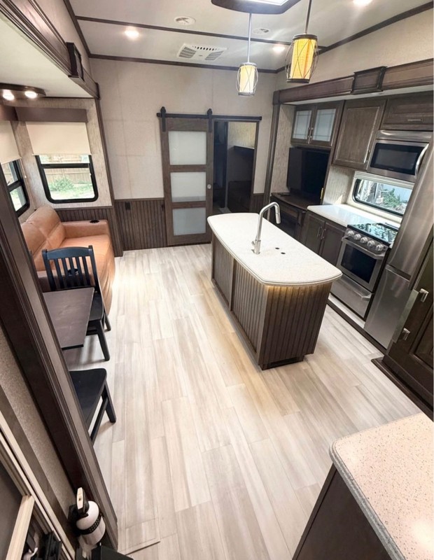 2021 Solitude ST3740BH-R Camper - thumbnail 7