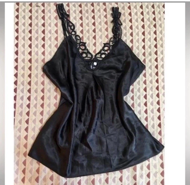 Top para mujer negro cabernet crochet bordado encaje gótico satinado talla mediana Foto 2 de 4